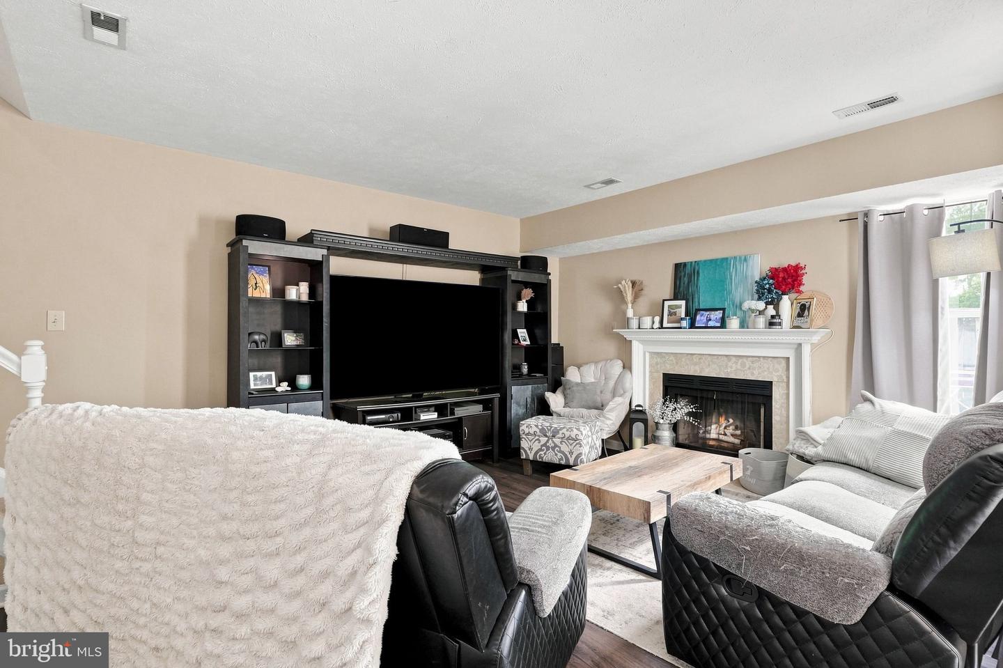 633 Bridlewood Dr Property Photo 6