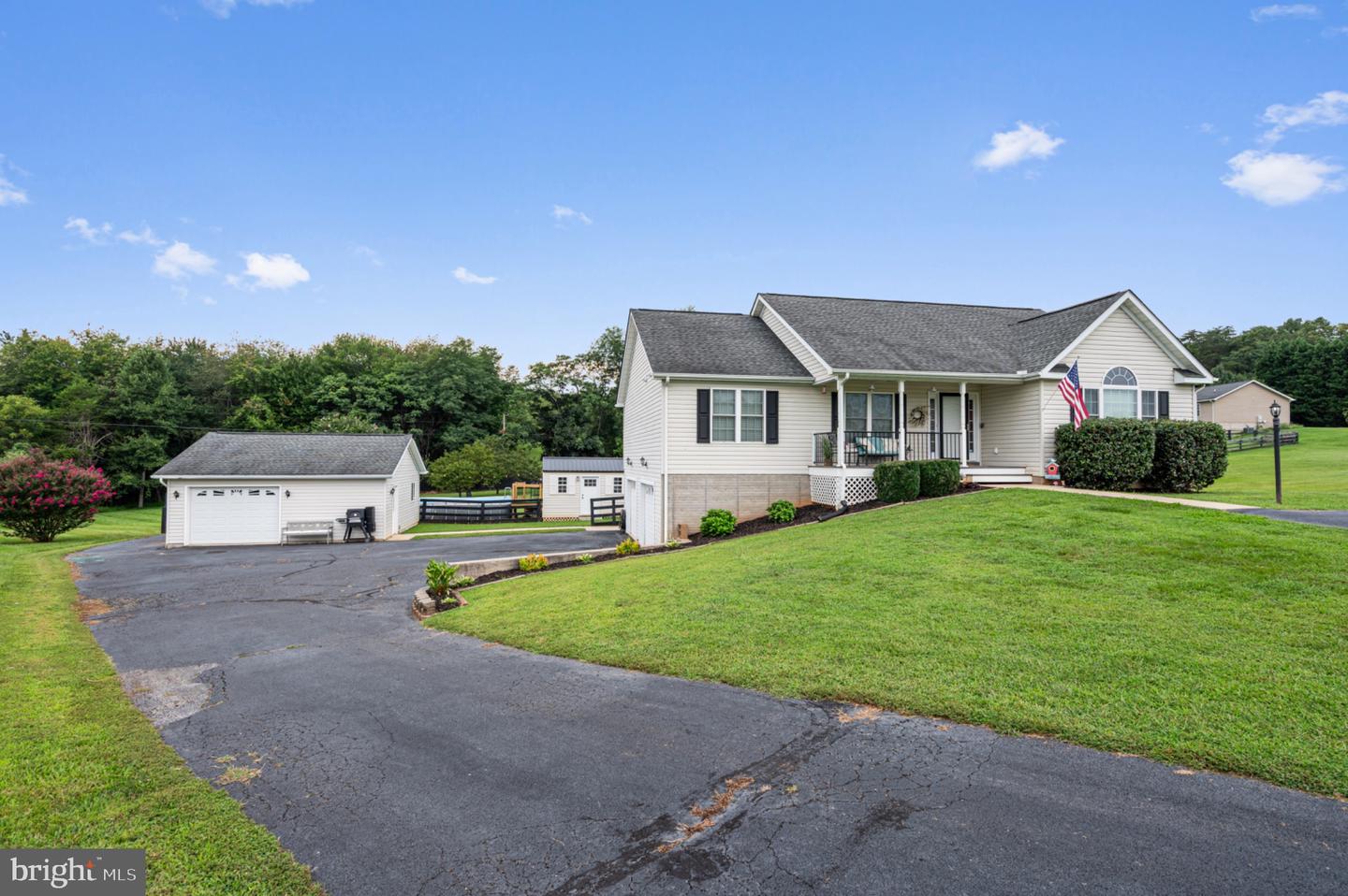 19356 Lepore Ct Property Photo 4