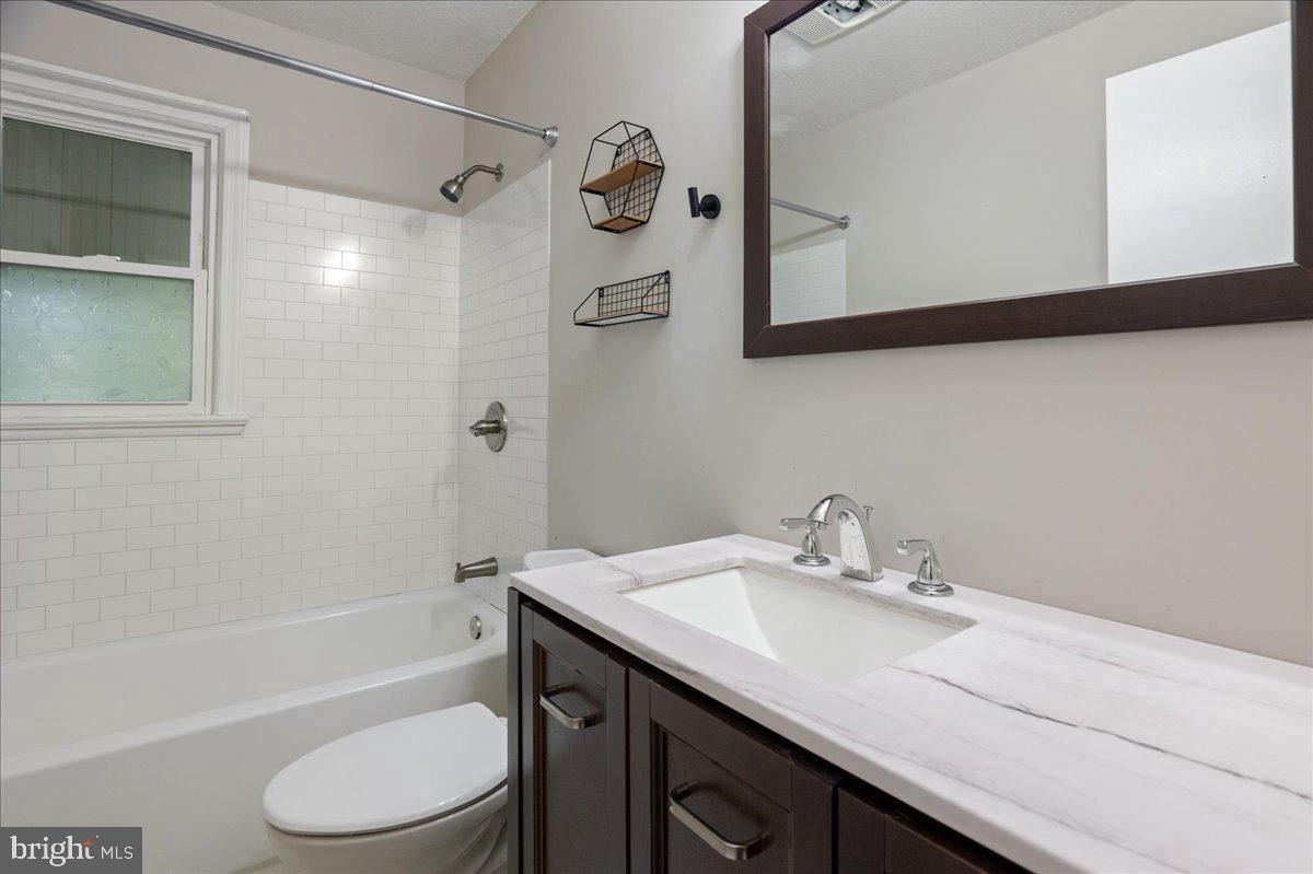18019 Lee Hwy Property Photo 12