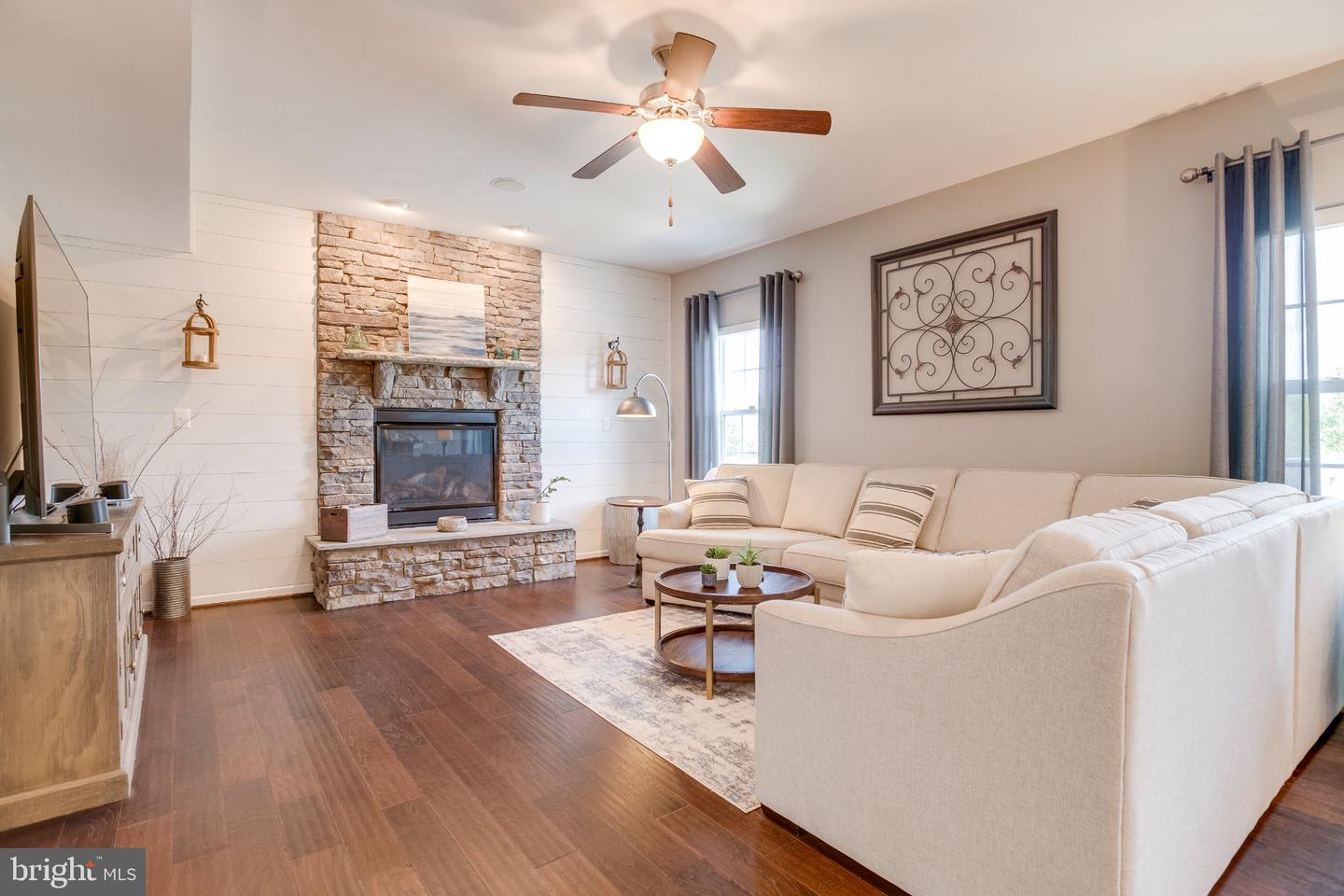 12019 Live Oak Dr Property Photo 6