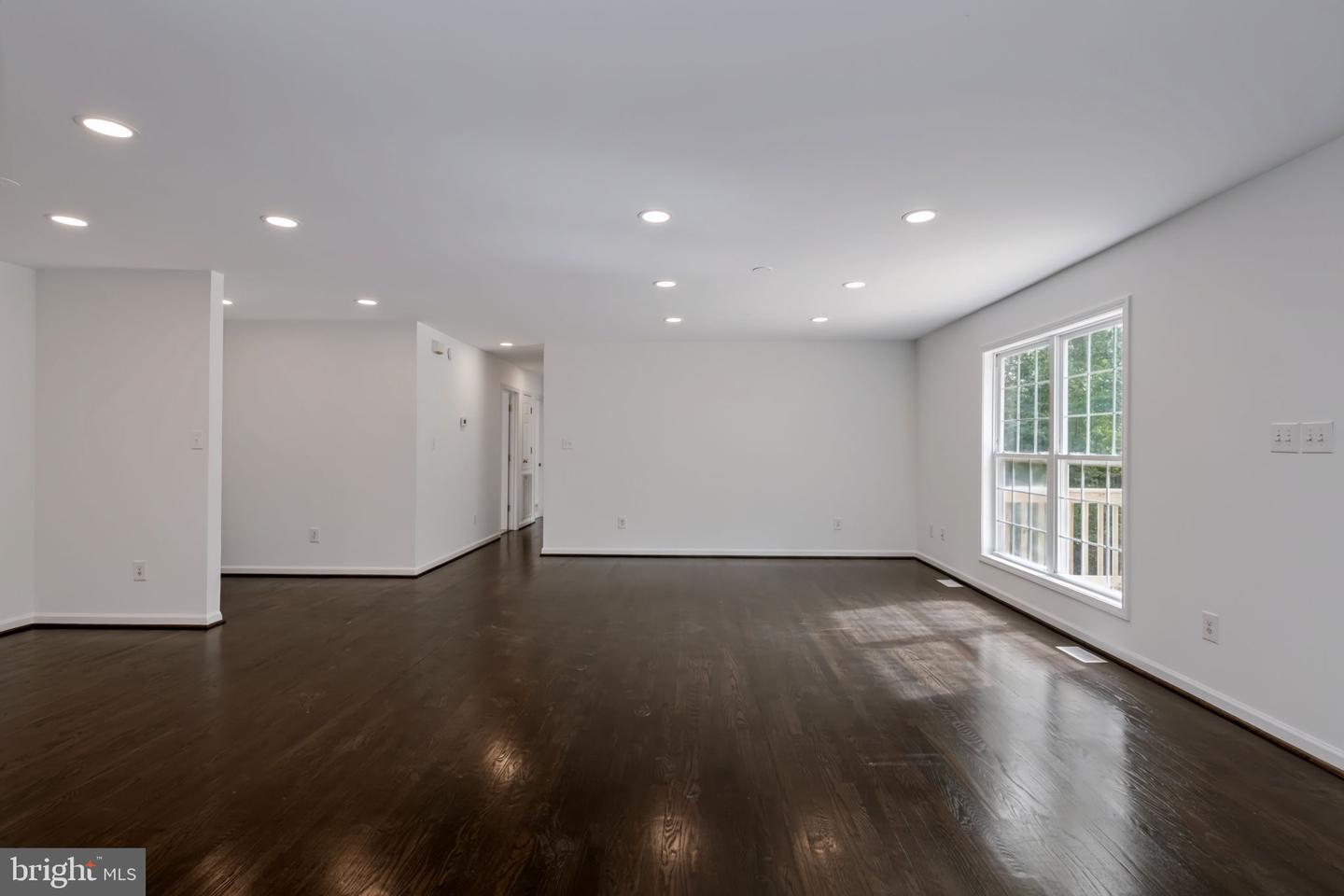 18048 Waterloo Rd Property Photo 16