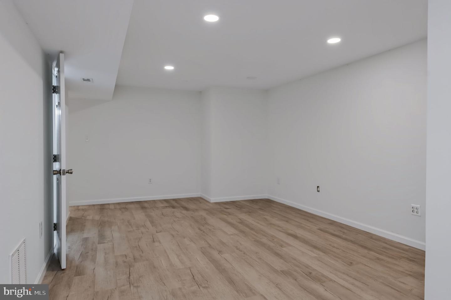 18048 Waterloo Rd Property Photo 45
