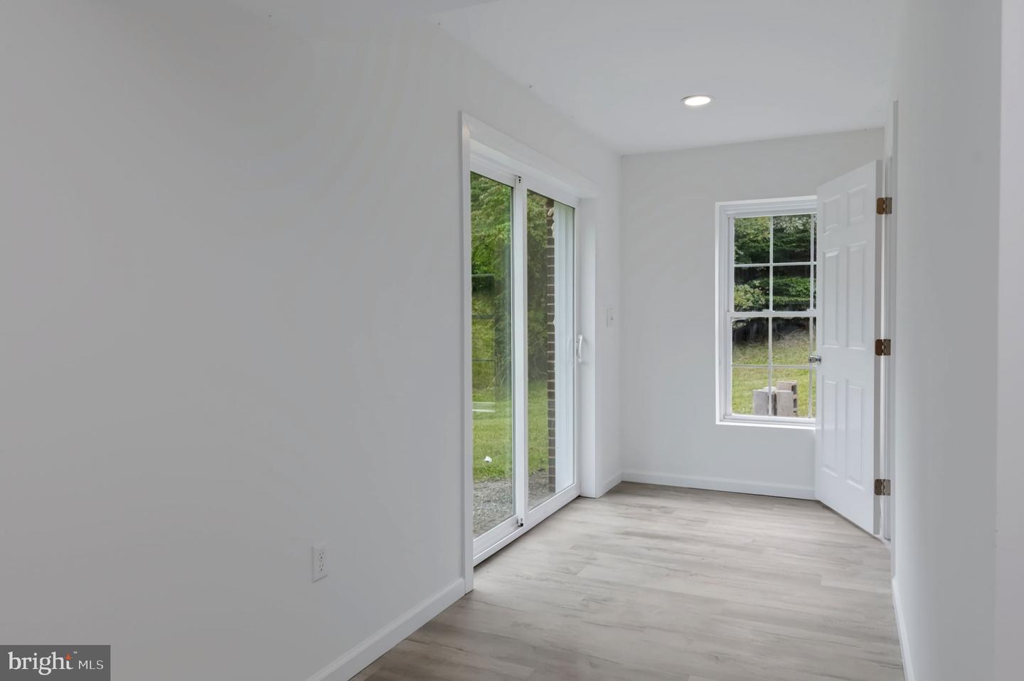 18048 Waterloo Rd Property Photo 52