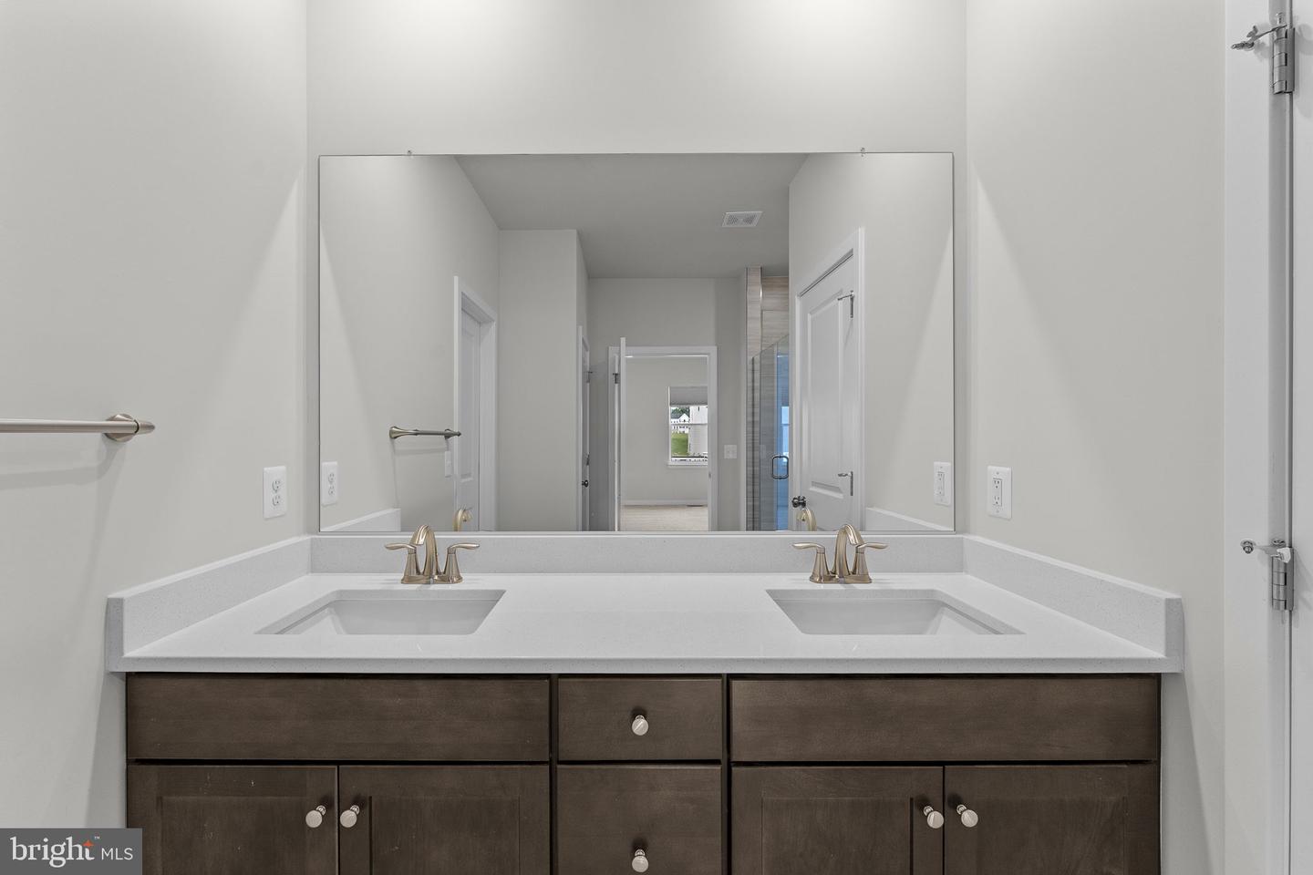 2047 Armstrong Ter Property Photo 23
