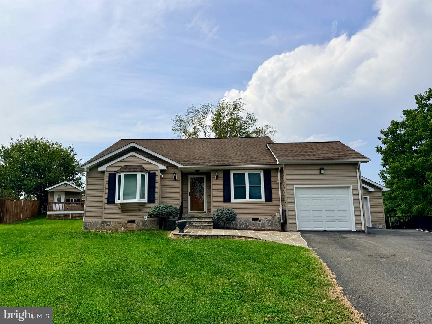 504 Hitt Ct Property Photo 1