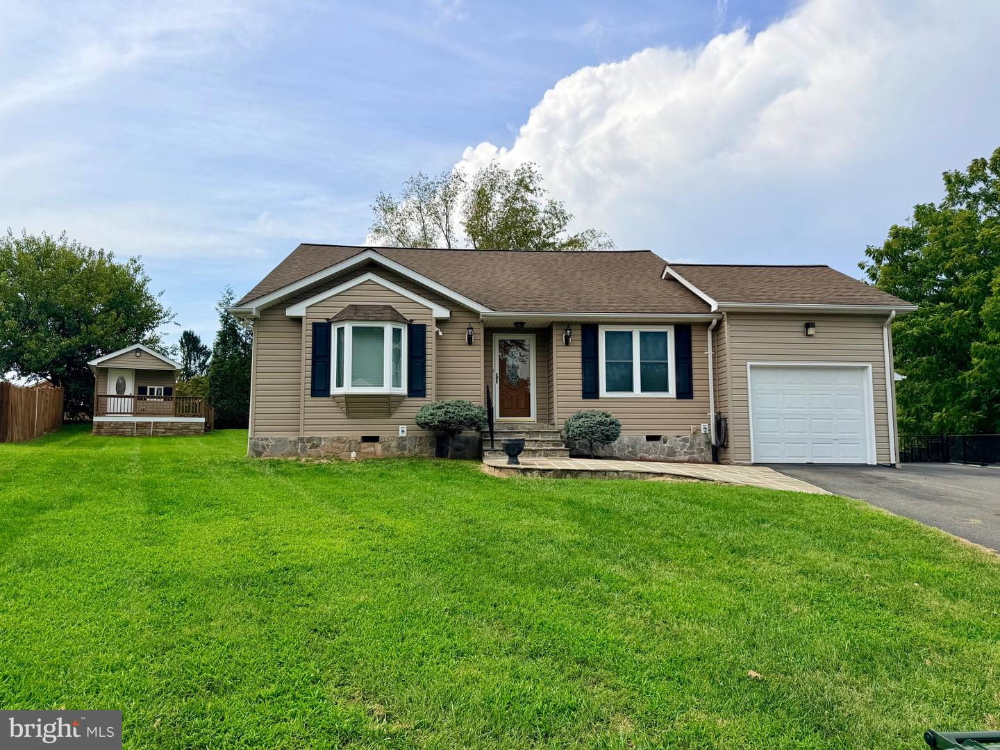 504 Hitt Ct Property Photo 3