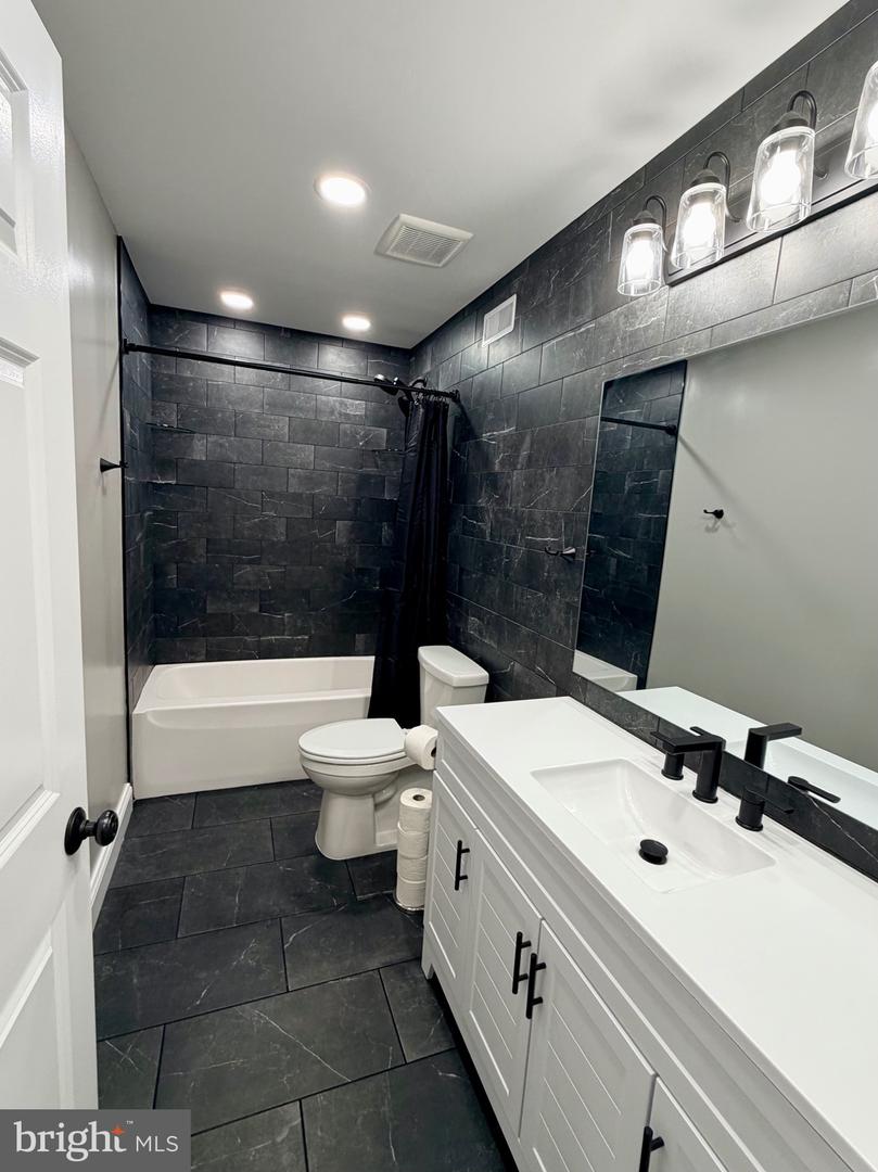 504 Hitt Ct Property Photo 17