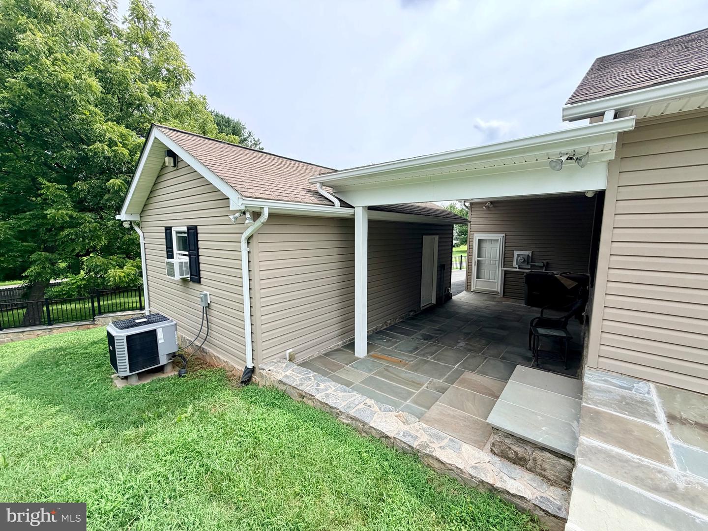 504 Hitt Ct Property Photo 37