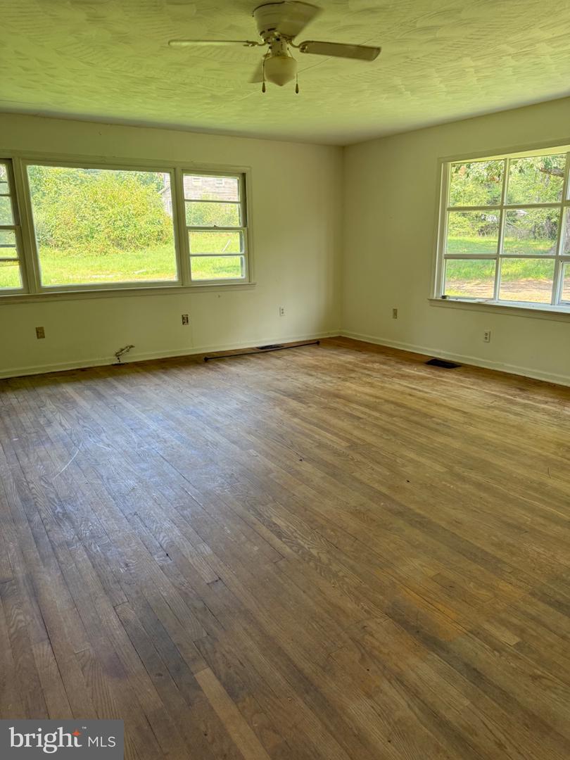 5491 Johnson Ln Property Photo 9