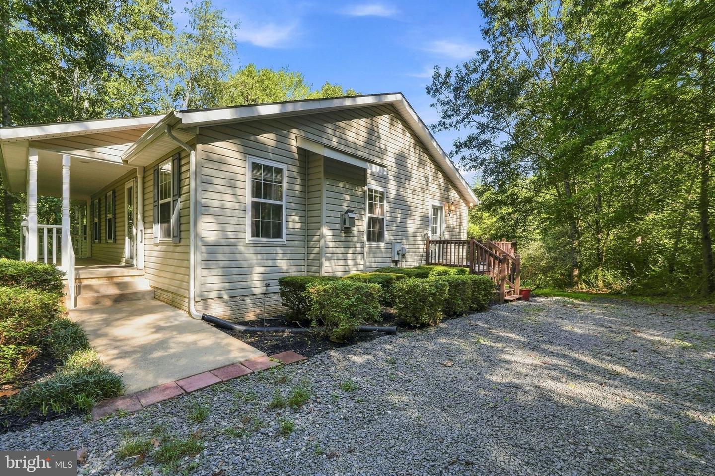 9109 Woodbrook Ln Property Photo 3