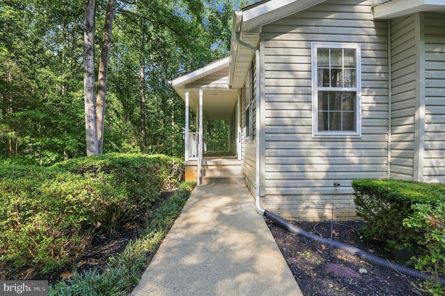 9109 Woodbrook Ln Property Photo 4
