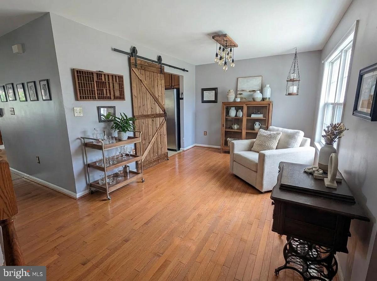 883 Virginia Ave Property Photo 3