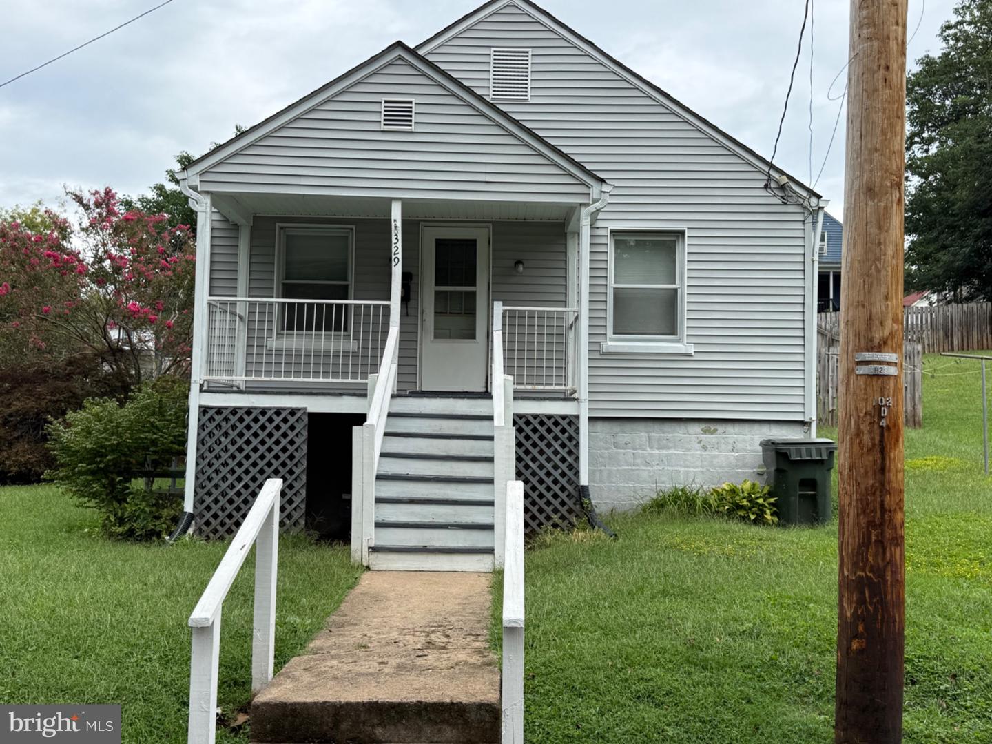 329 Spring St Property Photo 3