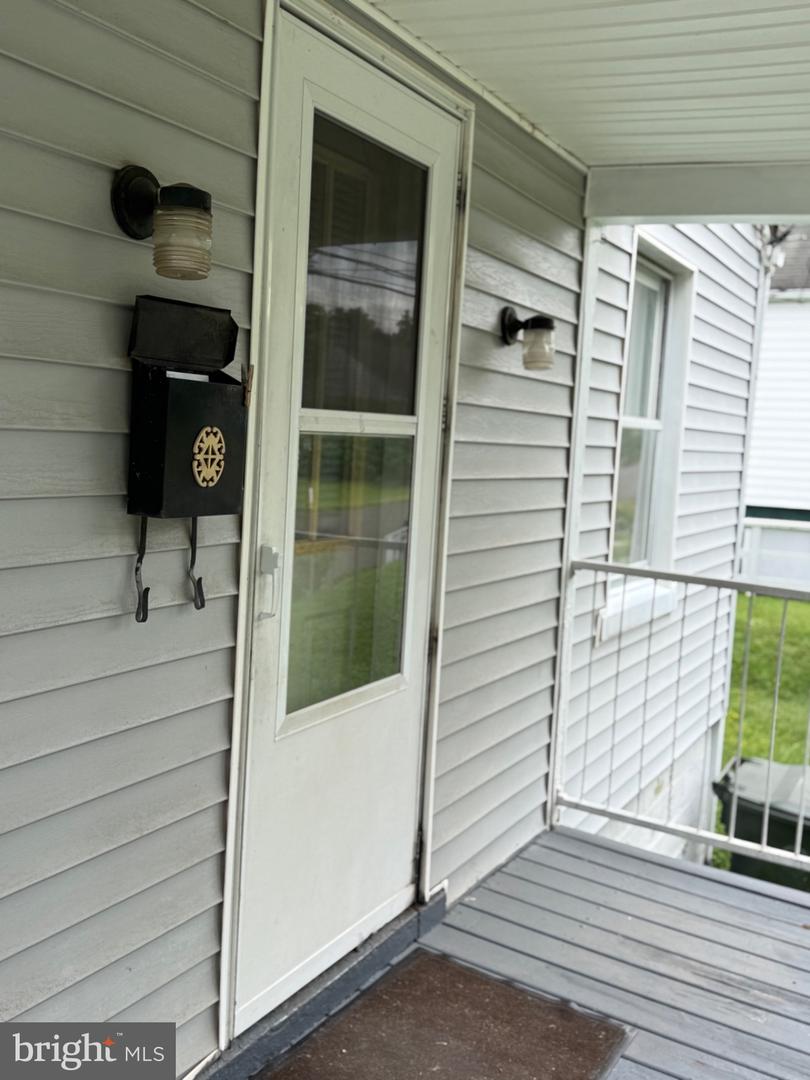 329 Spring St Property Photo 5
