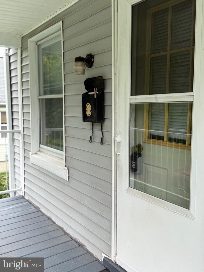329 Spring St Property Photo 6