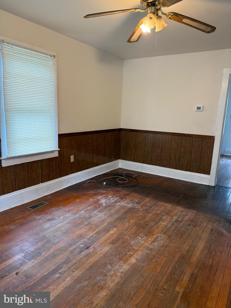 329 Spring St Property Photo 9