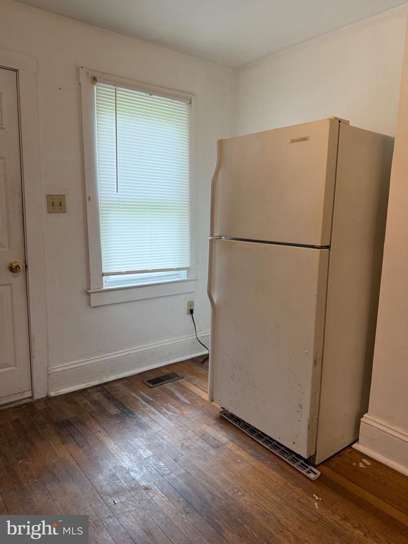 329 Spring St Property Photo 14
