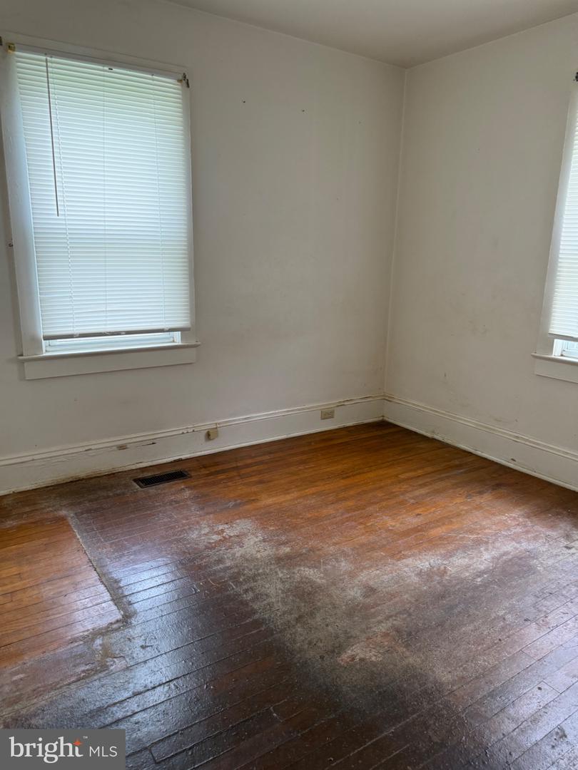 329 Spring St Property Photo 15