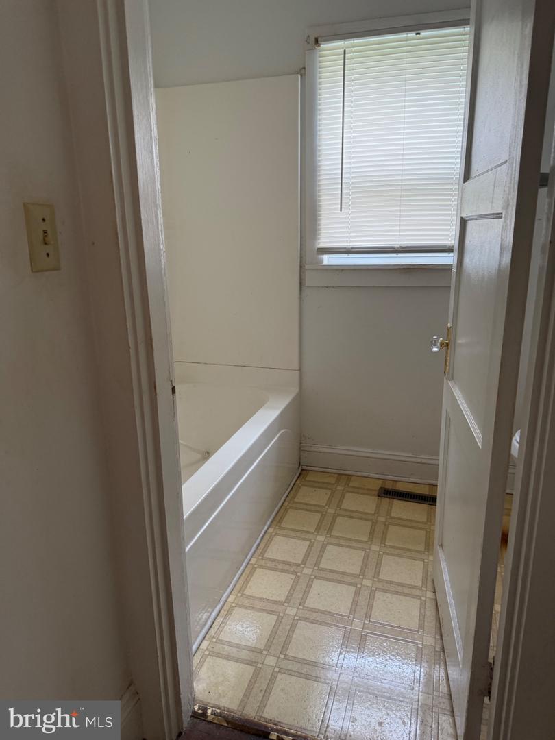 329 Spring St Property Photo 16