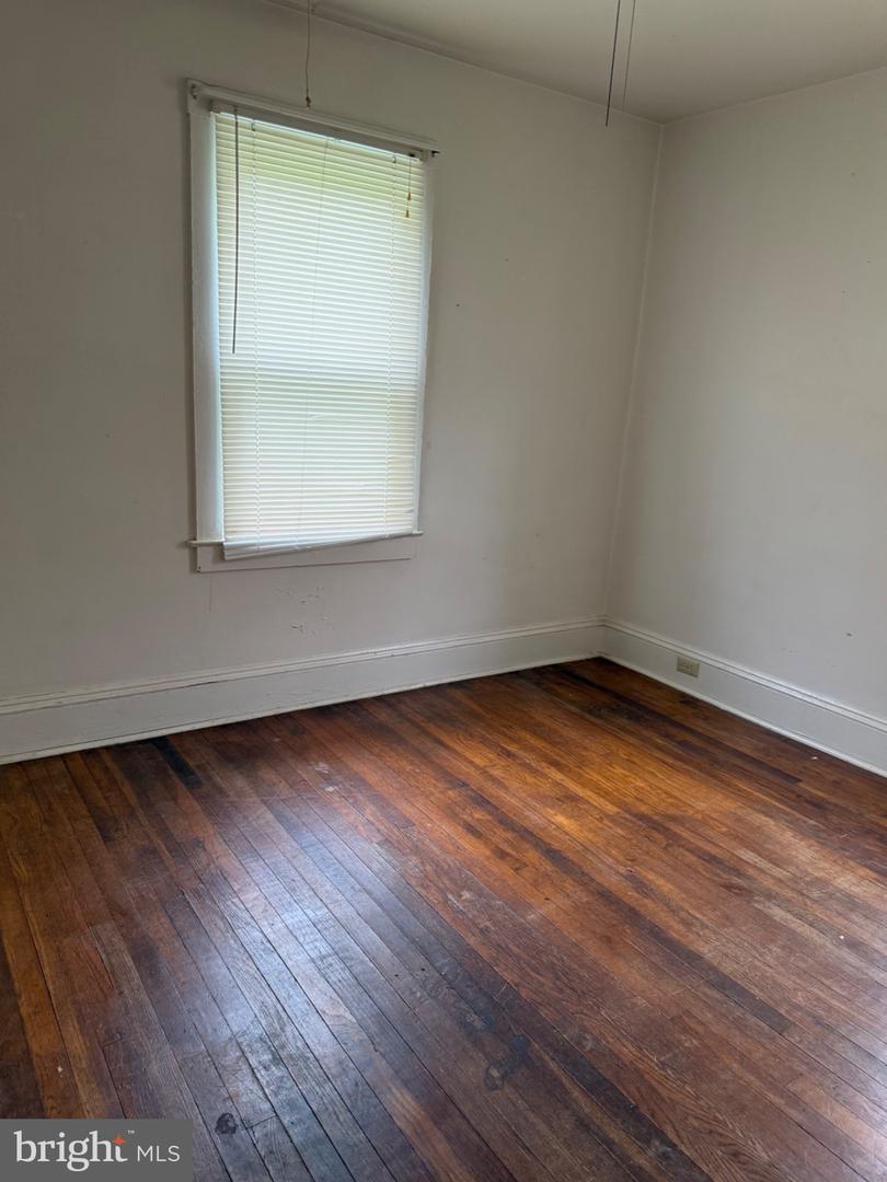 329 Spring St Property Photo 17