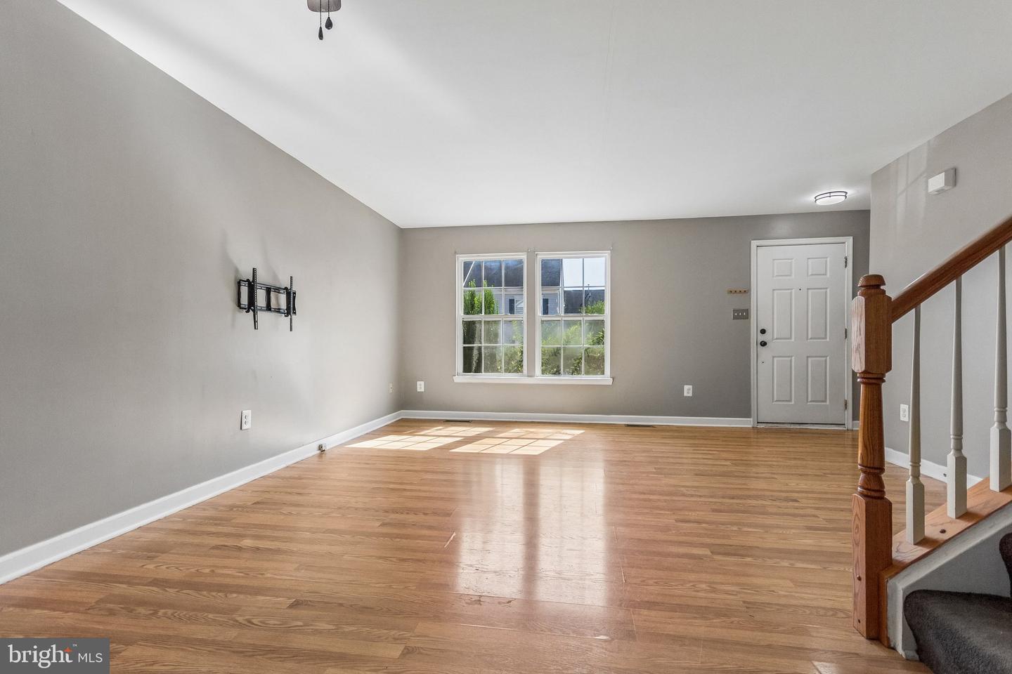 833 Gallows Ct Property Photo 3