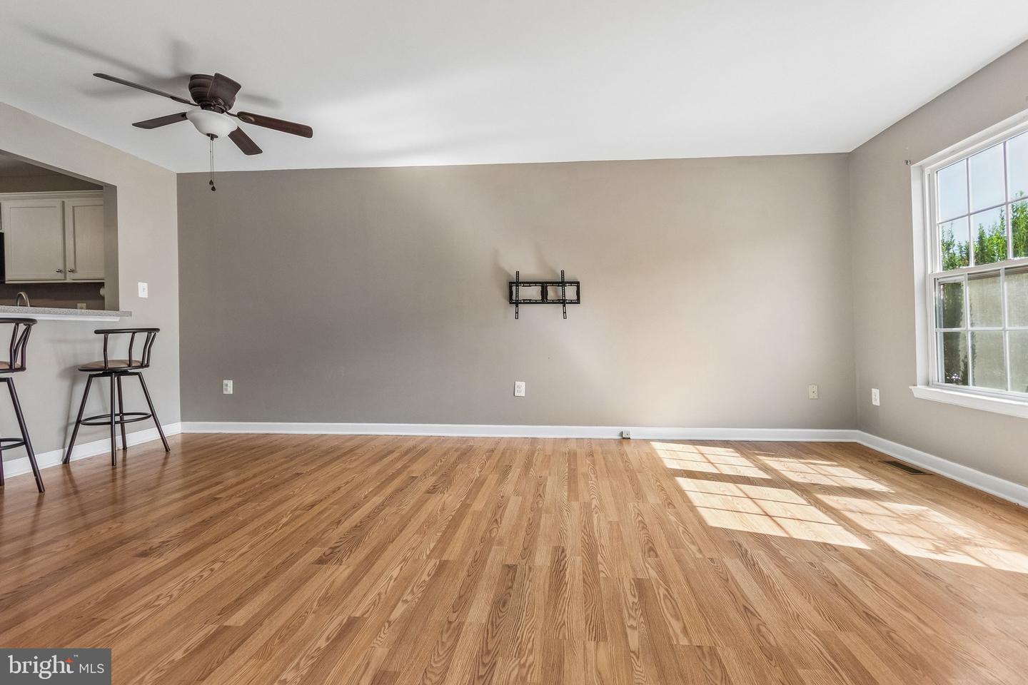 833 Gallows Ct Property Photo 4