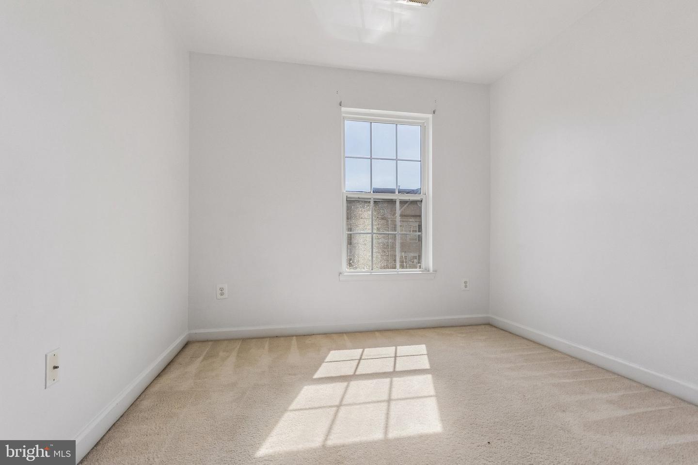833 Gallows Ct Property Photo 13