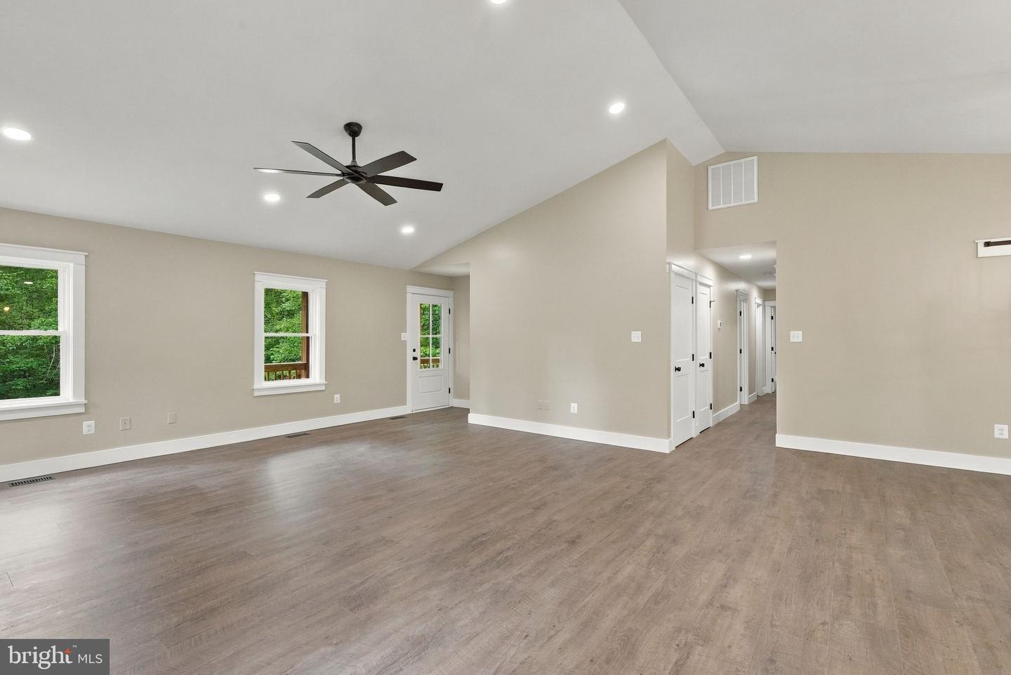 1375 Rose Ln Property Photo 6