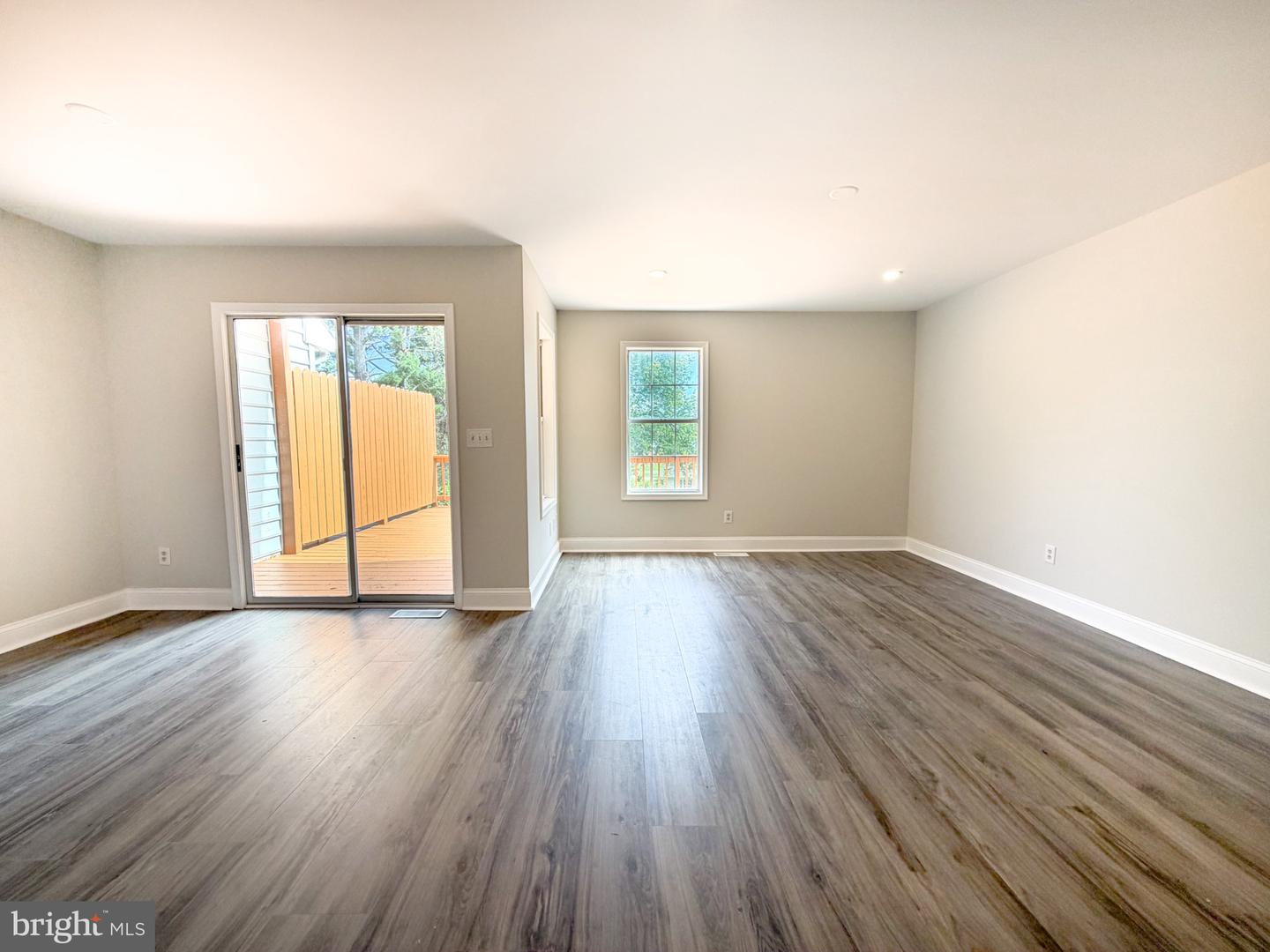 672 Ripplebrook Dr Property Photo 4