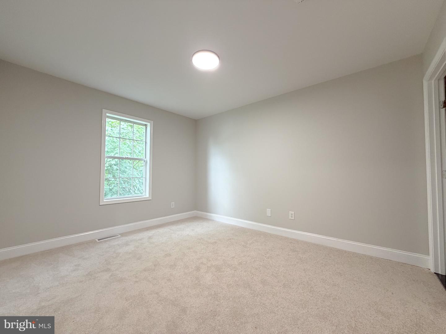 672 Ripplebrook Dr Property Photo 7