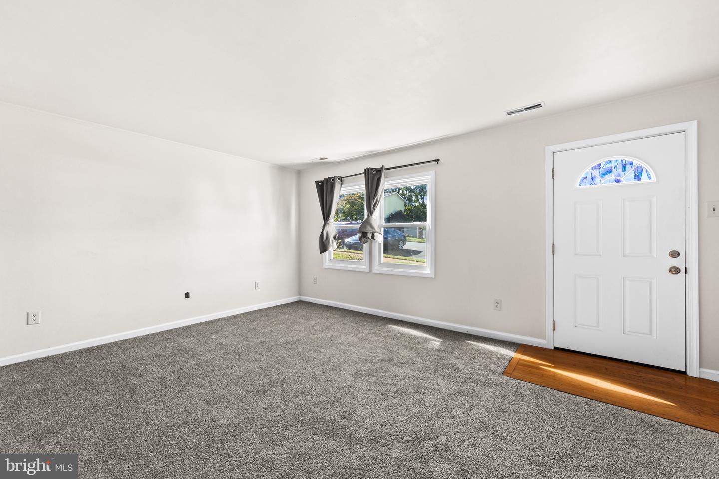 1820 Picadilly Cir Property Photo 3