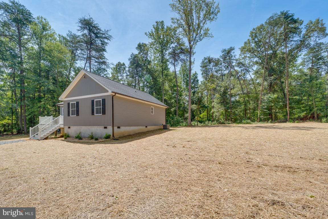 9162 Rhode Island Ln Property Photo 3