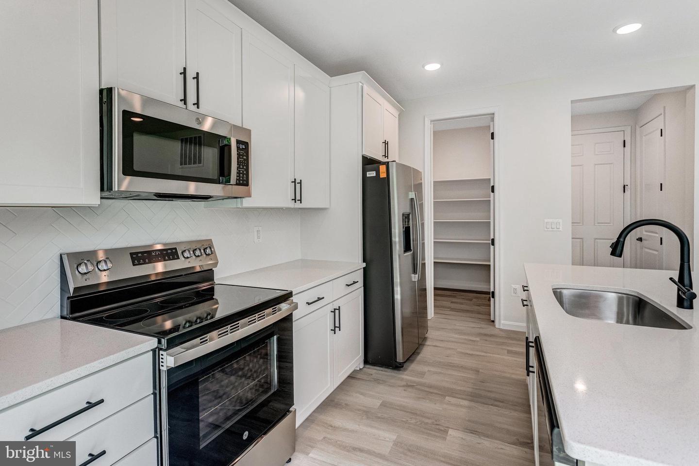 7122 Braxton Ct Property Photo 13