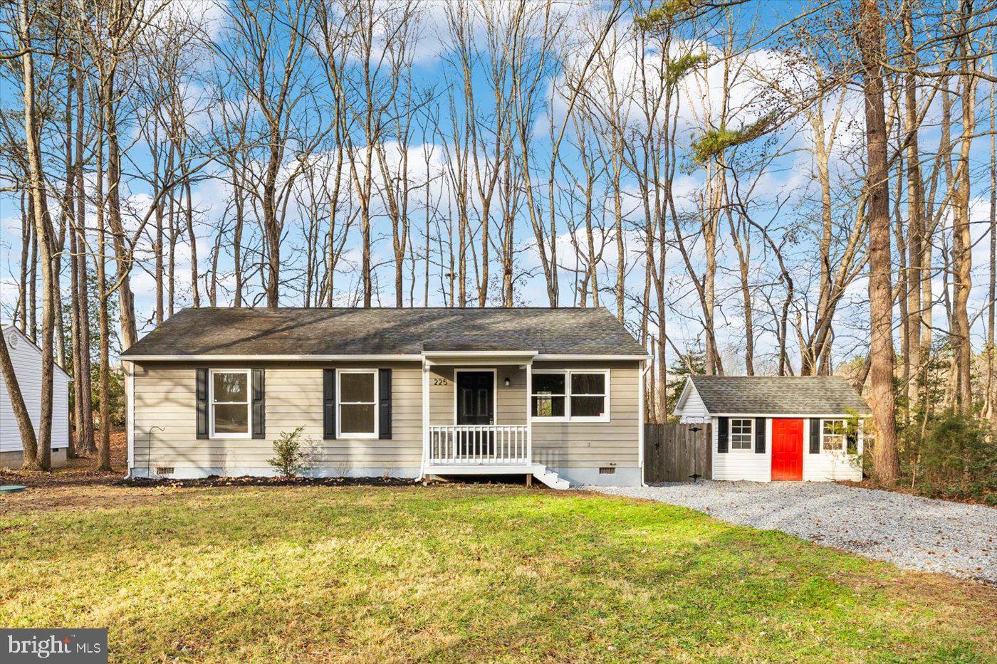 225 American Dr Property Photo
