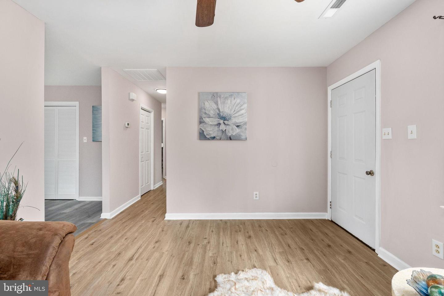 100 American Dr Property Photo 11