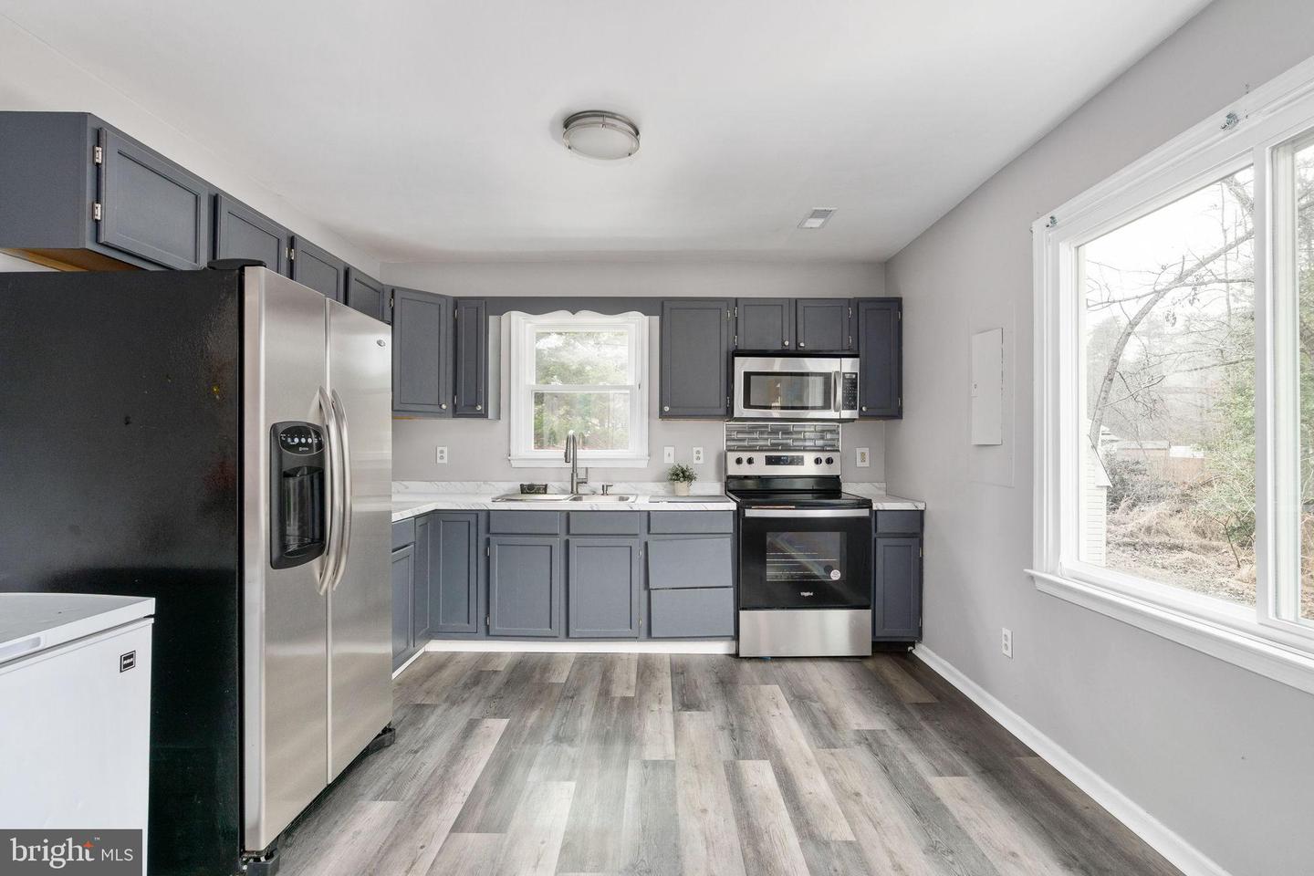 100 American Dr Property Photo 16