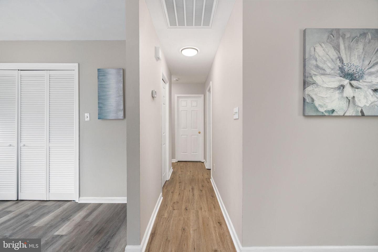 100 American Dr Property Photo 22