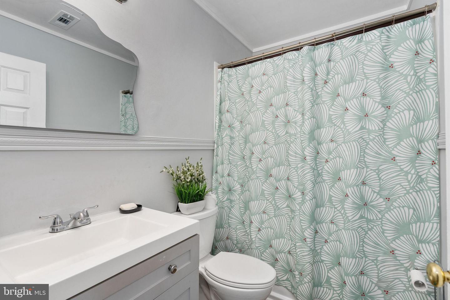 100 American Dr Property Photo 33