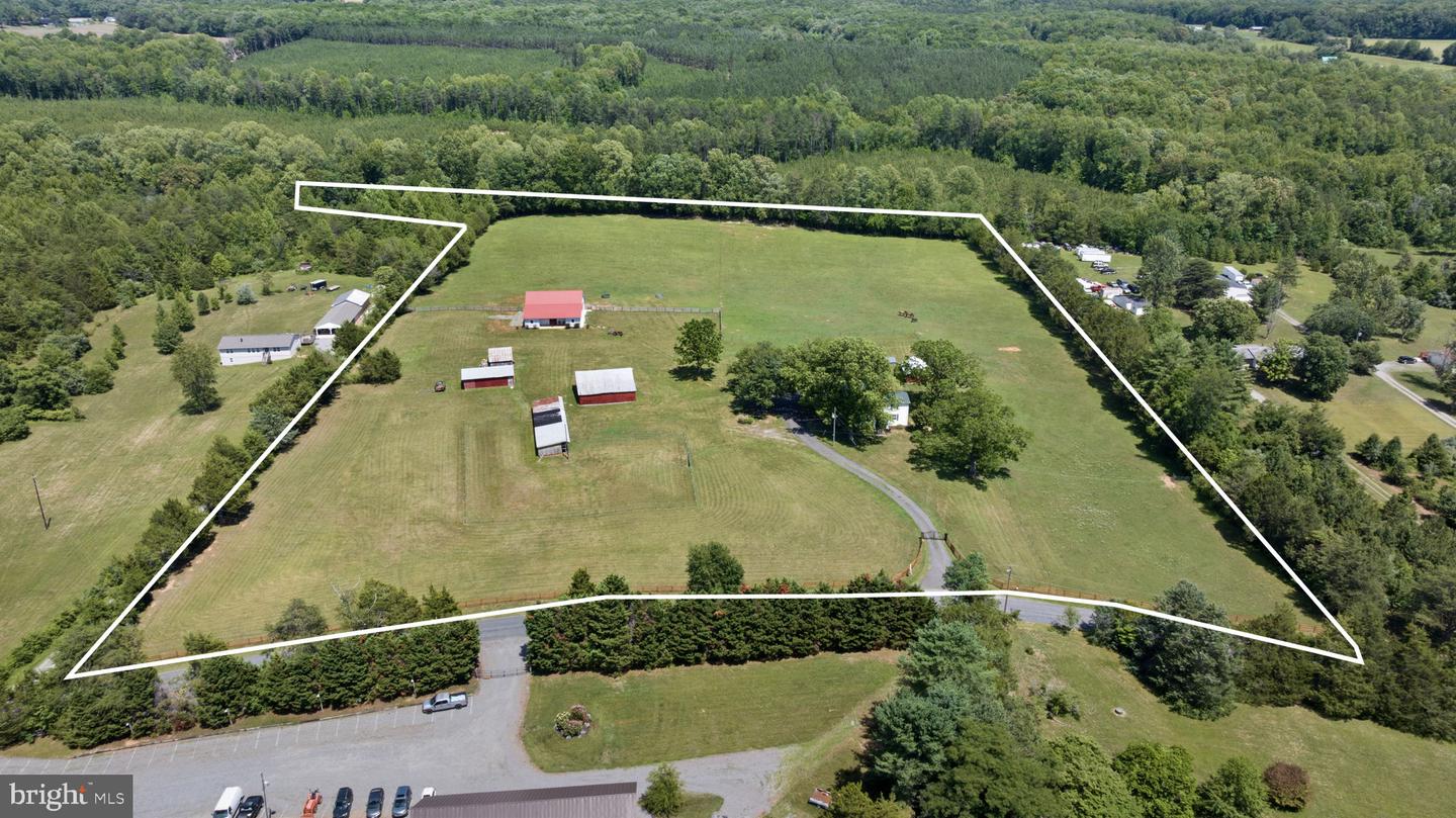 1815 Country Rd Property Photo 2