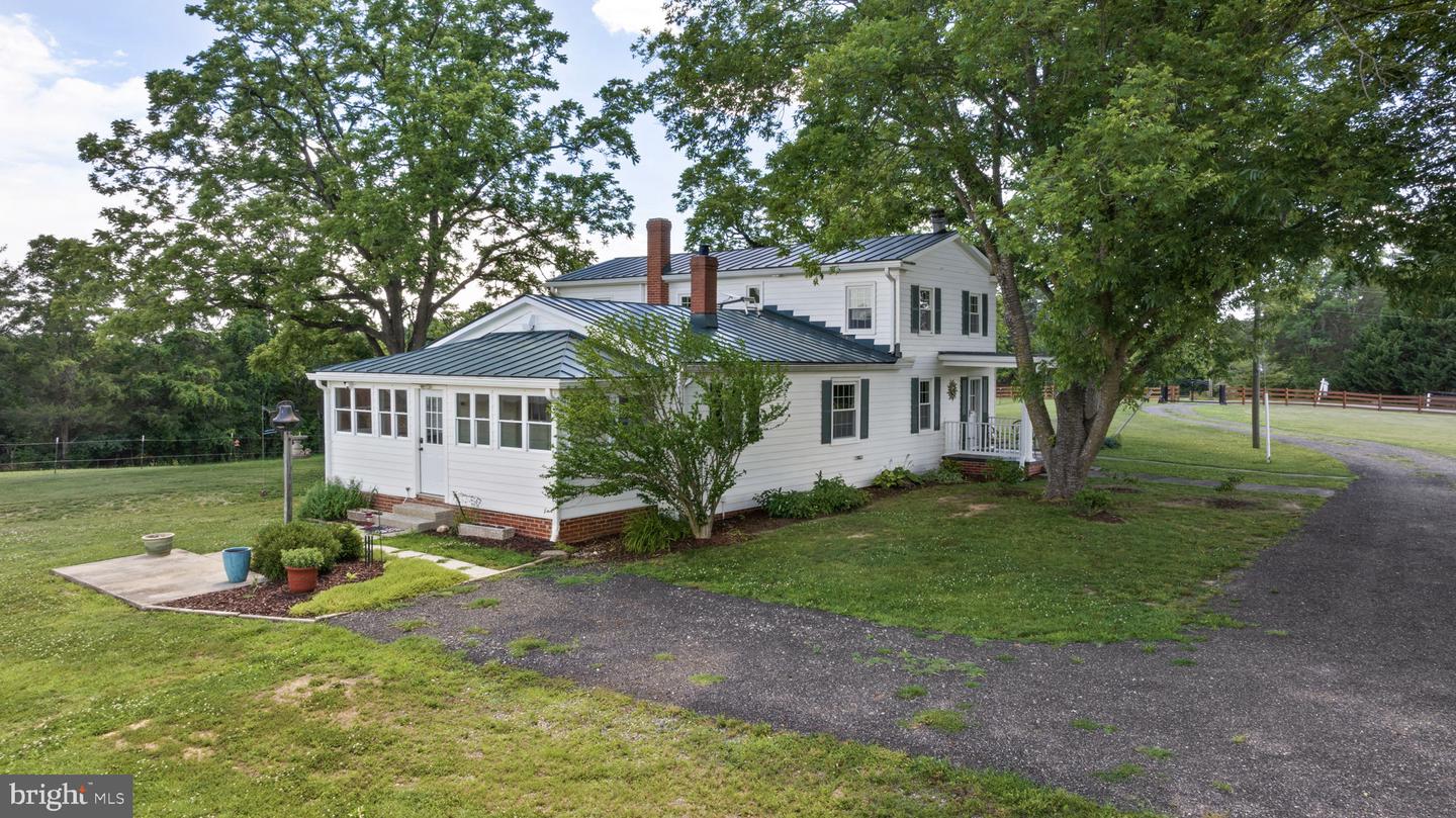1815 Country Rd Property Photo 4
