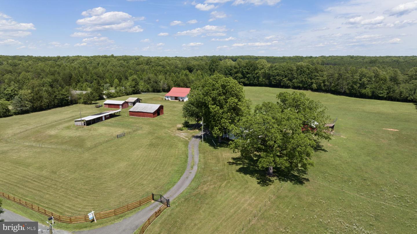 1815 Country Rd Property Photo 9