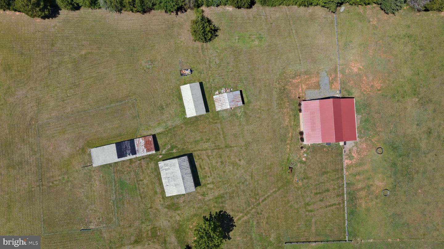 1815 Country Rd Property Photo 10