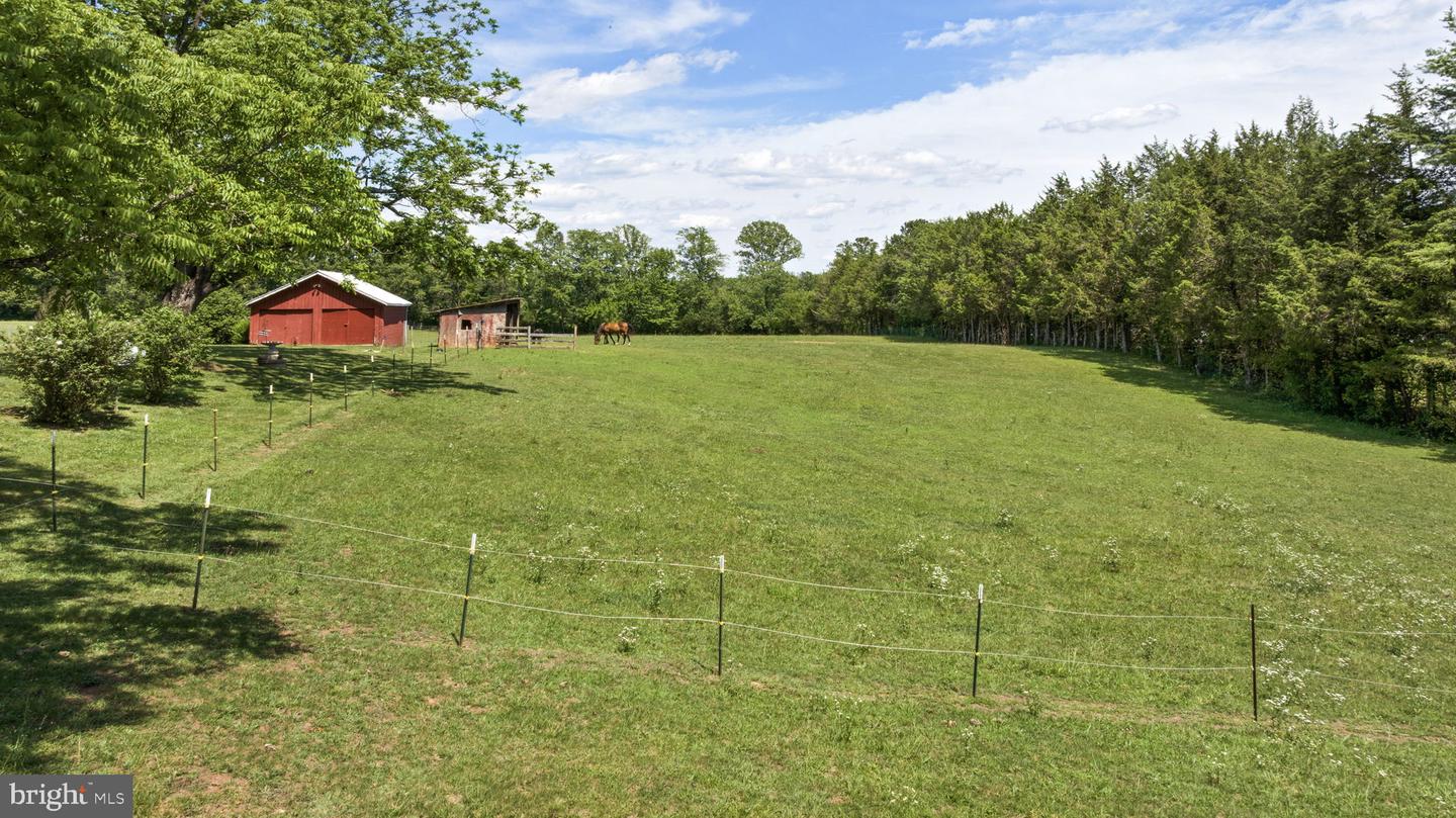 1815 Country Rd Property Photo 11