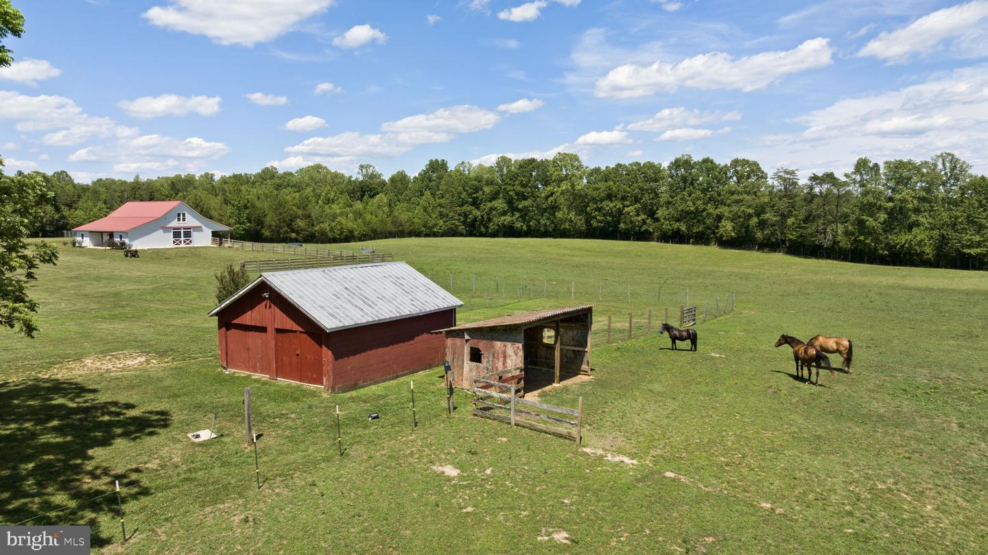 1815 Country Rd Property Photo 12
