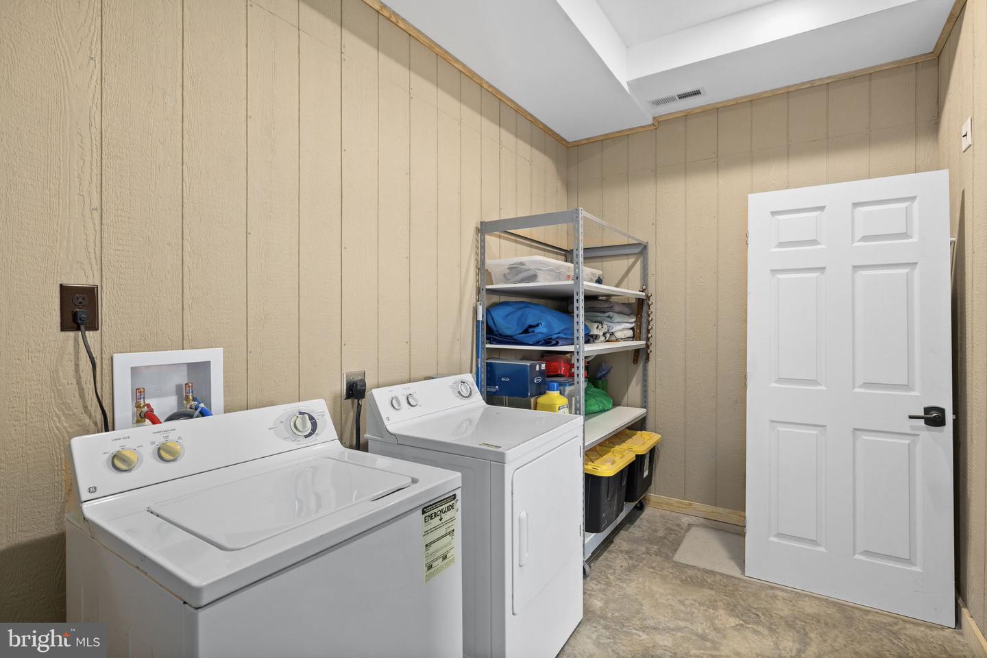 1815 Country Rd Property Photo 56