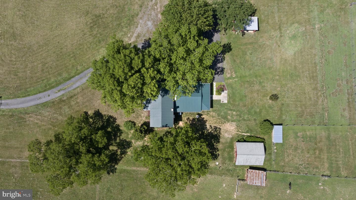 1815 Country Rd Property Photo 95