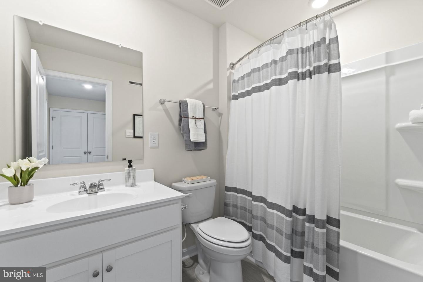 17400 Clark & York Blvd Property Photo 8
