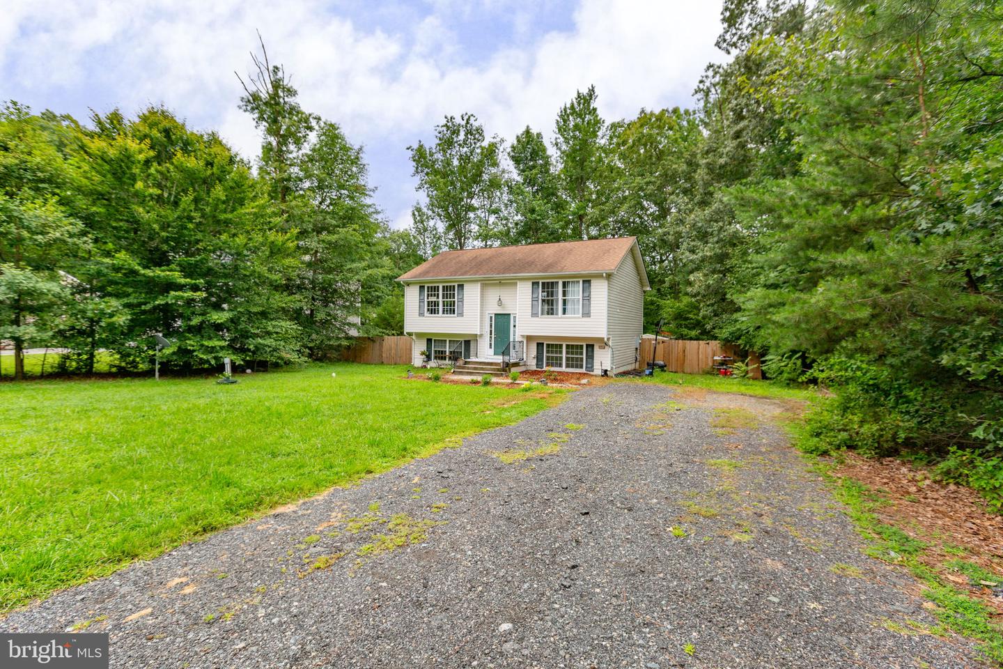 877 Campers Ln Property Photo 2
