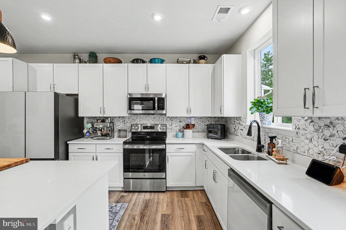 7109 State Way Property Photo 8