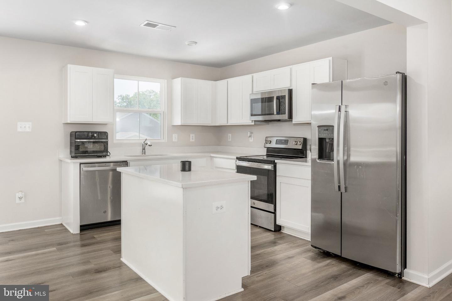18240 Capital Ct Property Photo 14